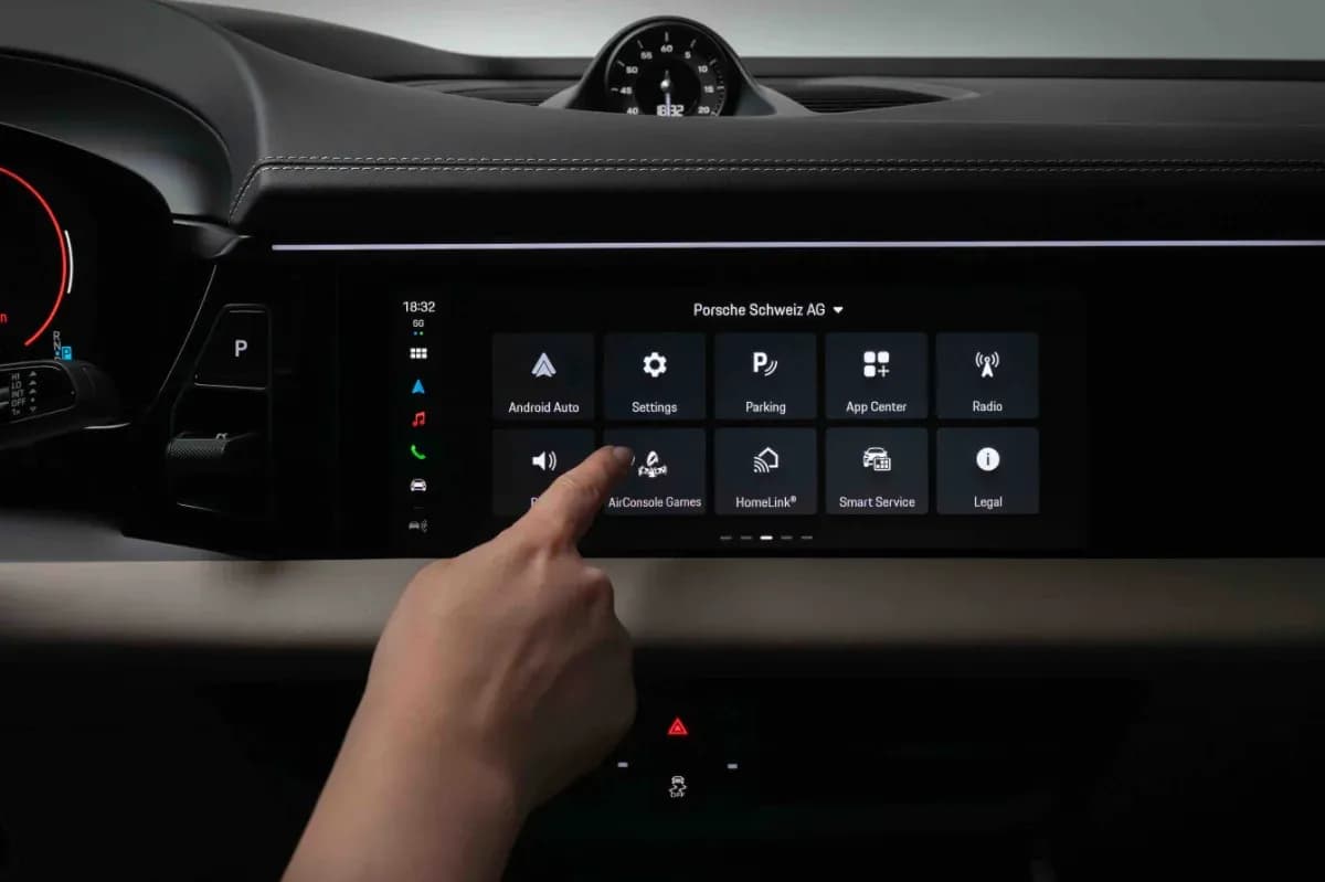 7. Porsche App Center – AirConsole