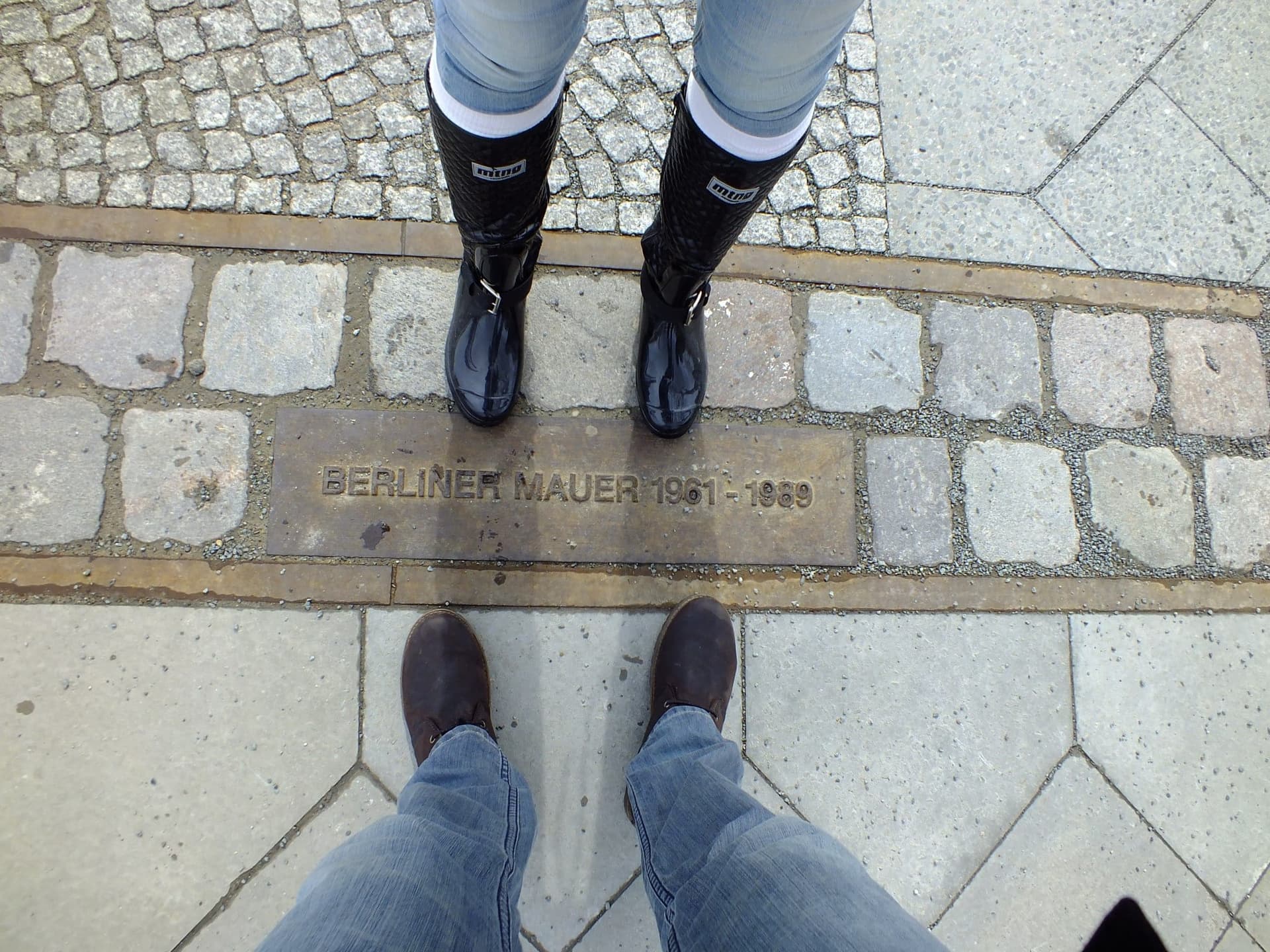 berlin-mauer_t20_LQLkbn.jpg