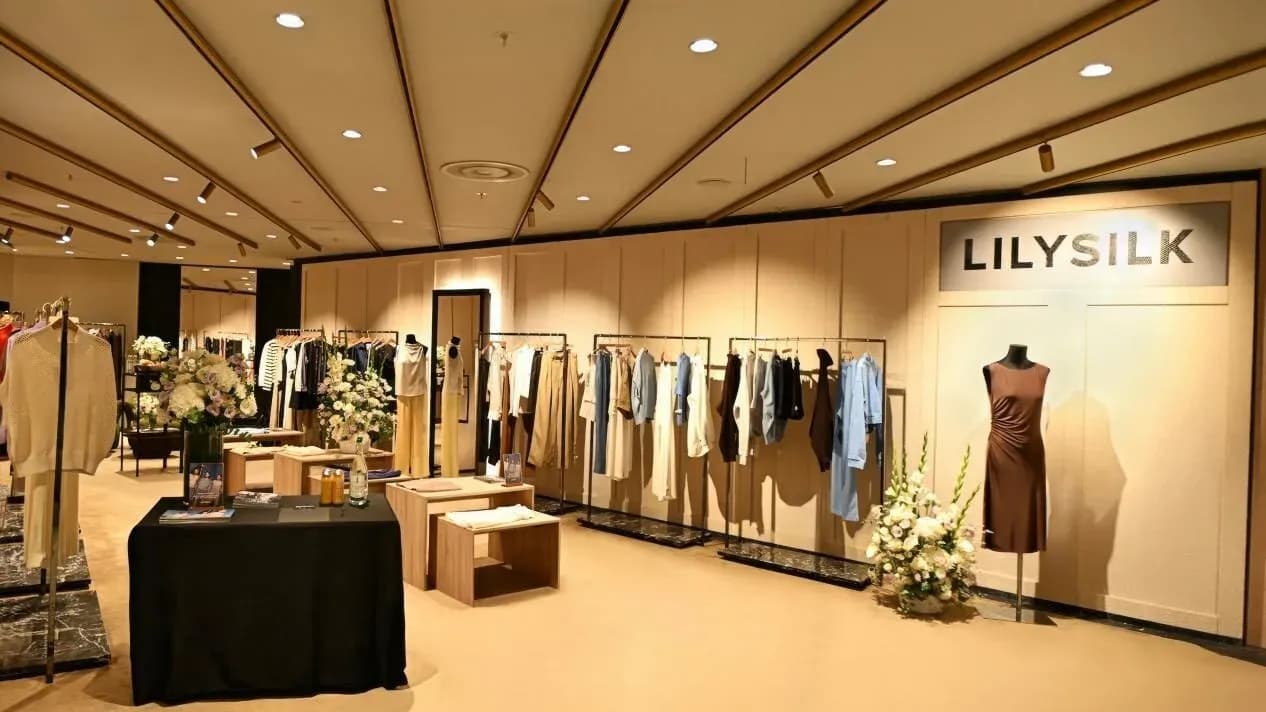 LILYSILK Munich store at Oberpollinger with silk products and lifestyle pieces on display
