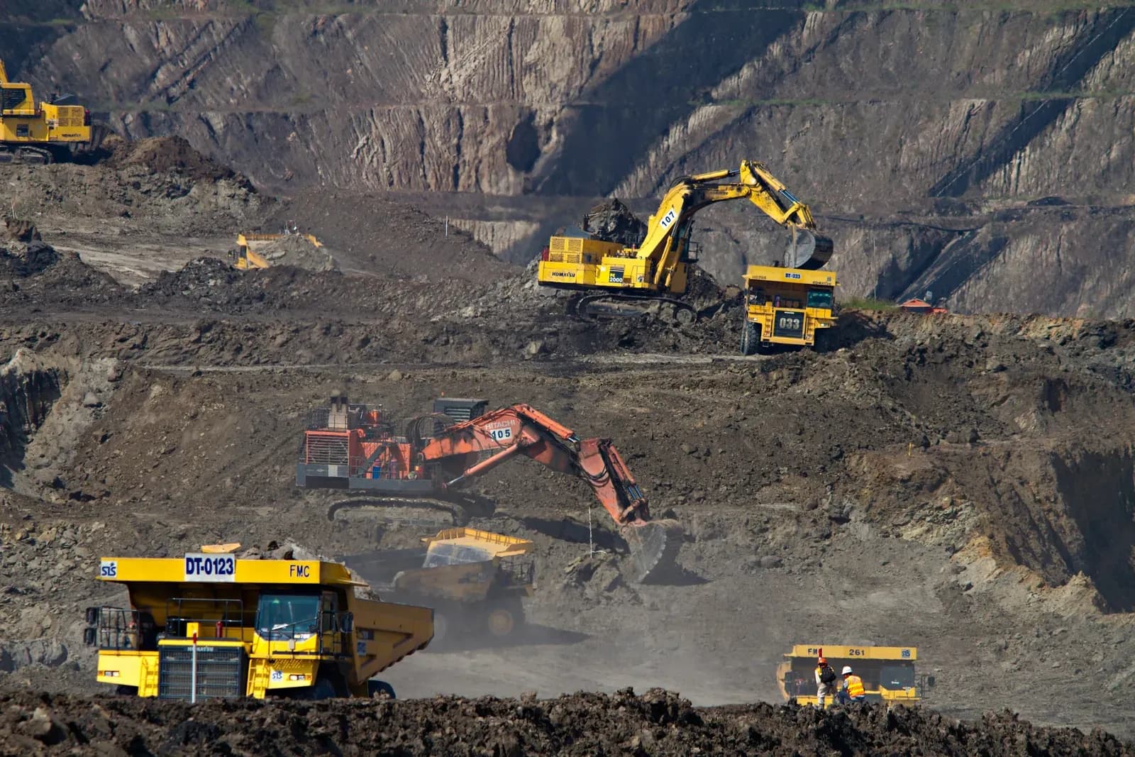 Excavators at an open-pit mining site. Photo: Dominik Vanyi / Unsplash