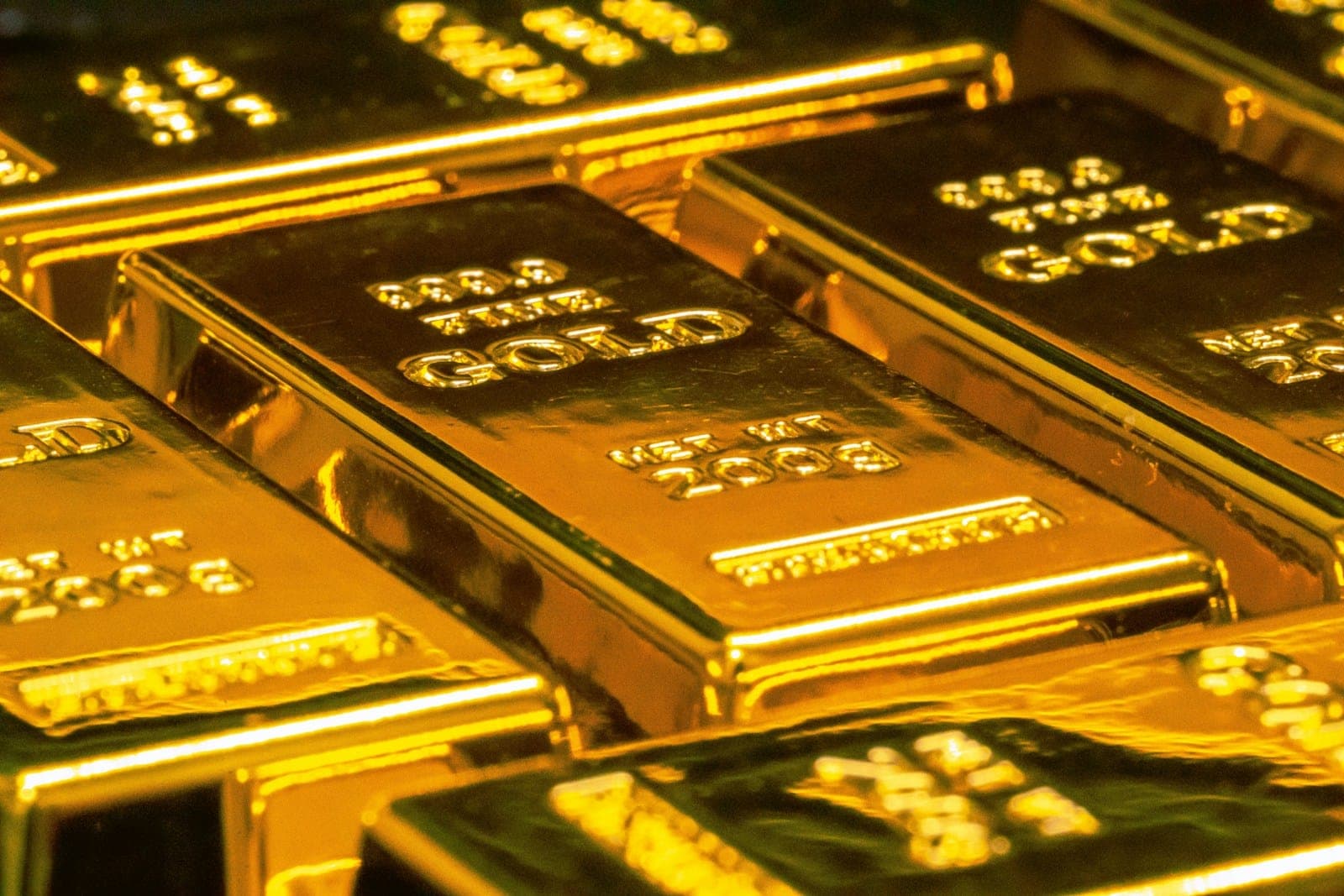 Gold Prices Edge Up Despite Anticipated Weekly Losses