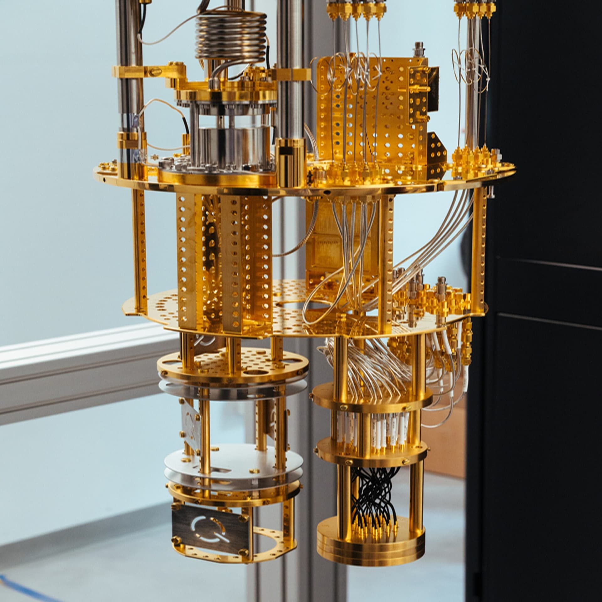European Quantum Computing Race Accelerates With Rare Five-Qubit System