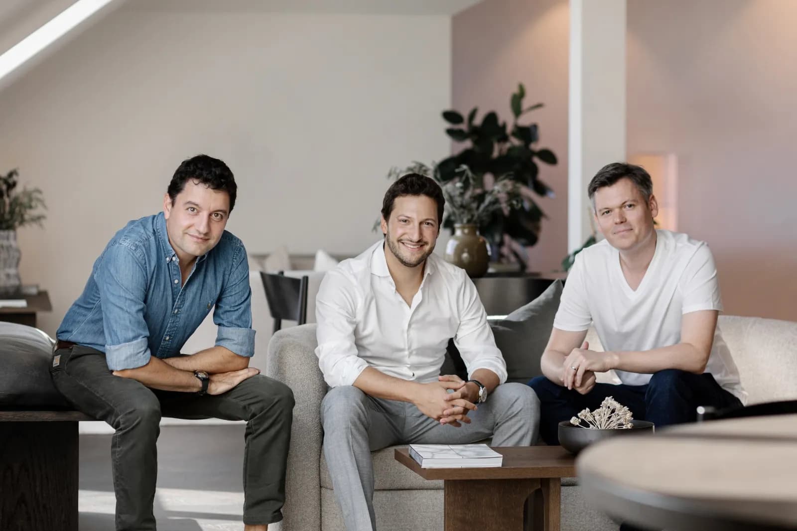 Albatross Founders – sitting