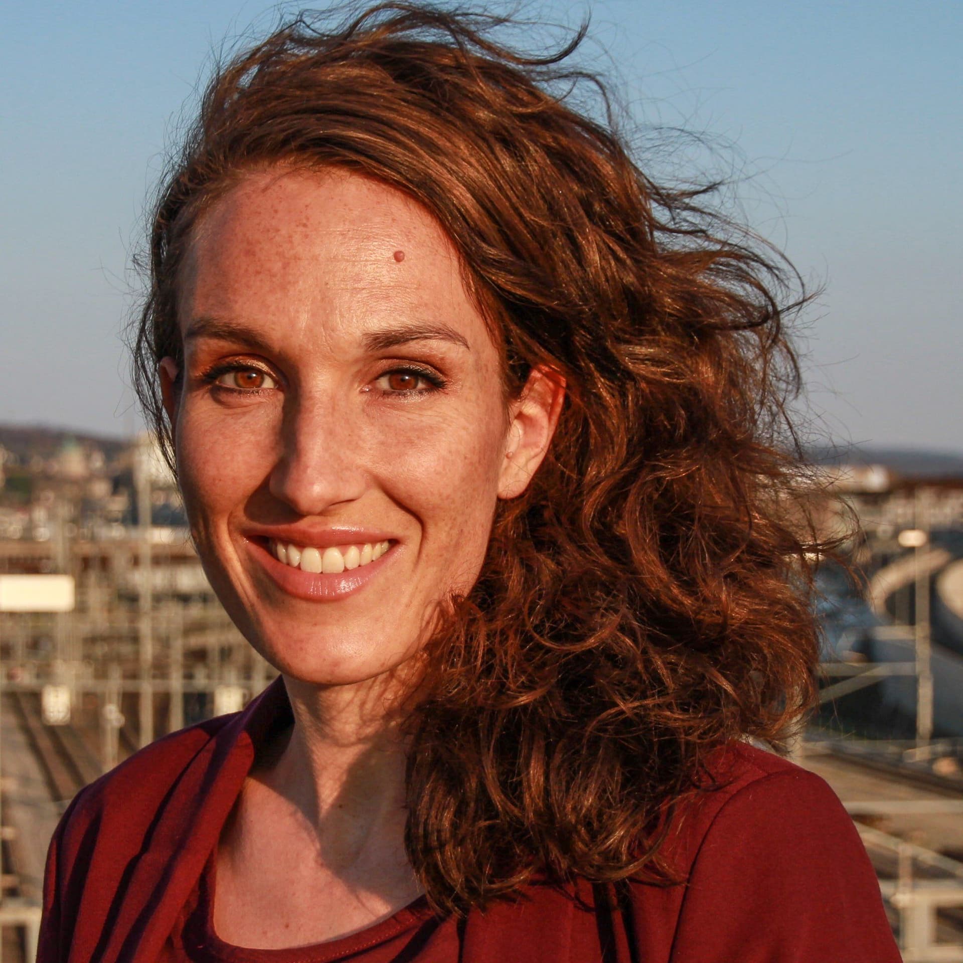 Alexandra Braendli is a woman who challenges and questions on motherhood, diversity and leadership.
