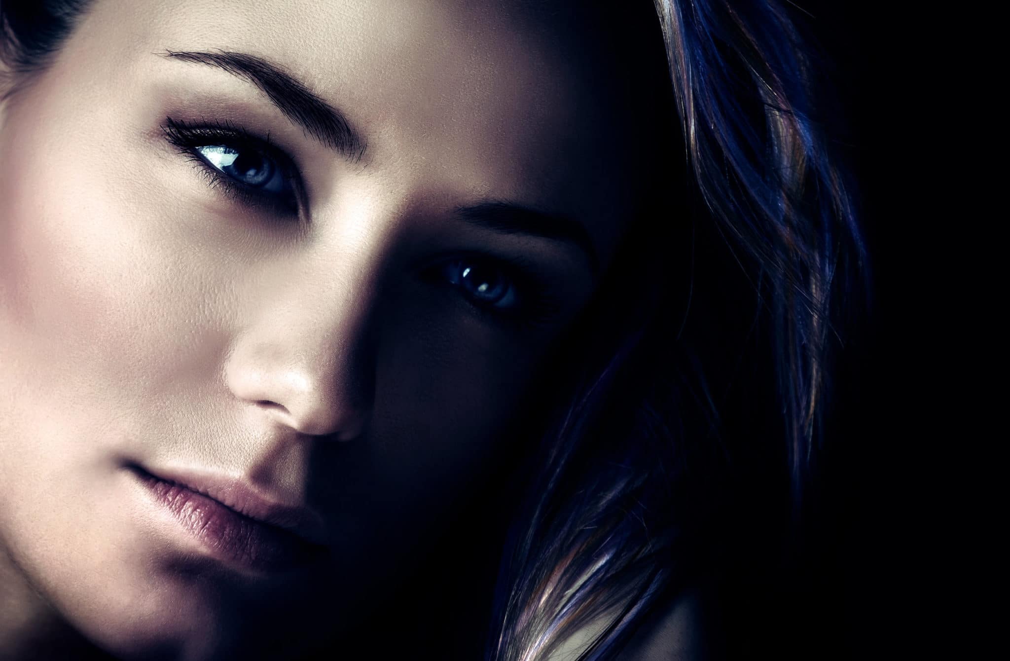 EVERY WOMAN DREAMS- DANIELLE TAYLOR 1 Think like a queen. A queen is not afraid to fail. Failure is another steppingstone to greatness. Oprah Winfrey