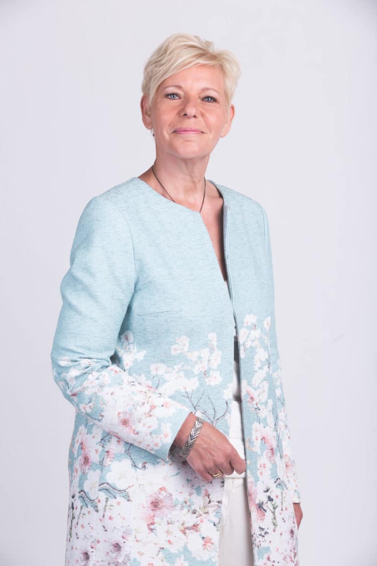 FROM COLD CALLING TO HOT LEADS 6 ‘Growing a team of exceptional talented women is more important to me, and being the leader I never had is my true purpose.’ Monique Hoogkamer