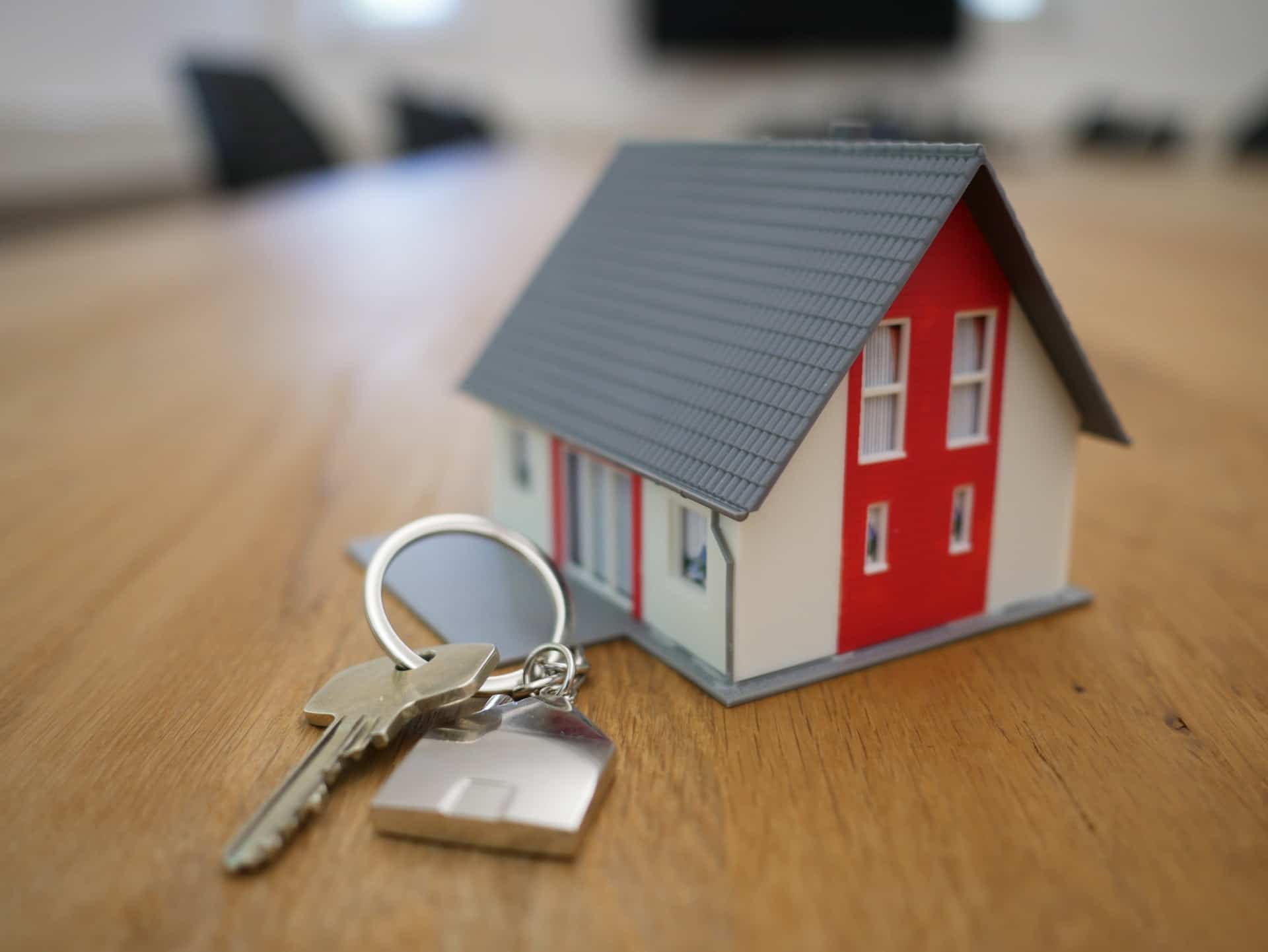 Checklist for Buying a House 1 When buying a home, it is important to consider key factors such as financing, maintenance and mortgage products.