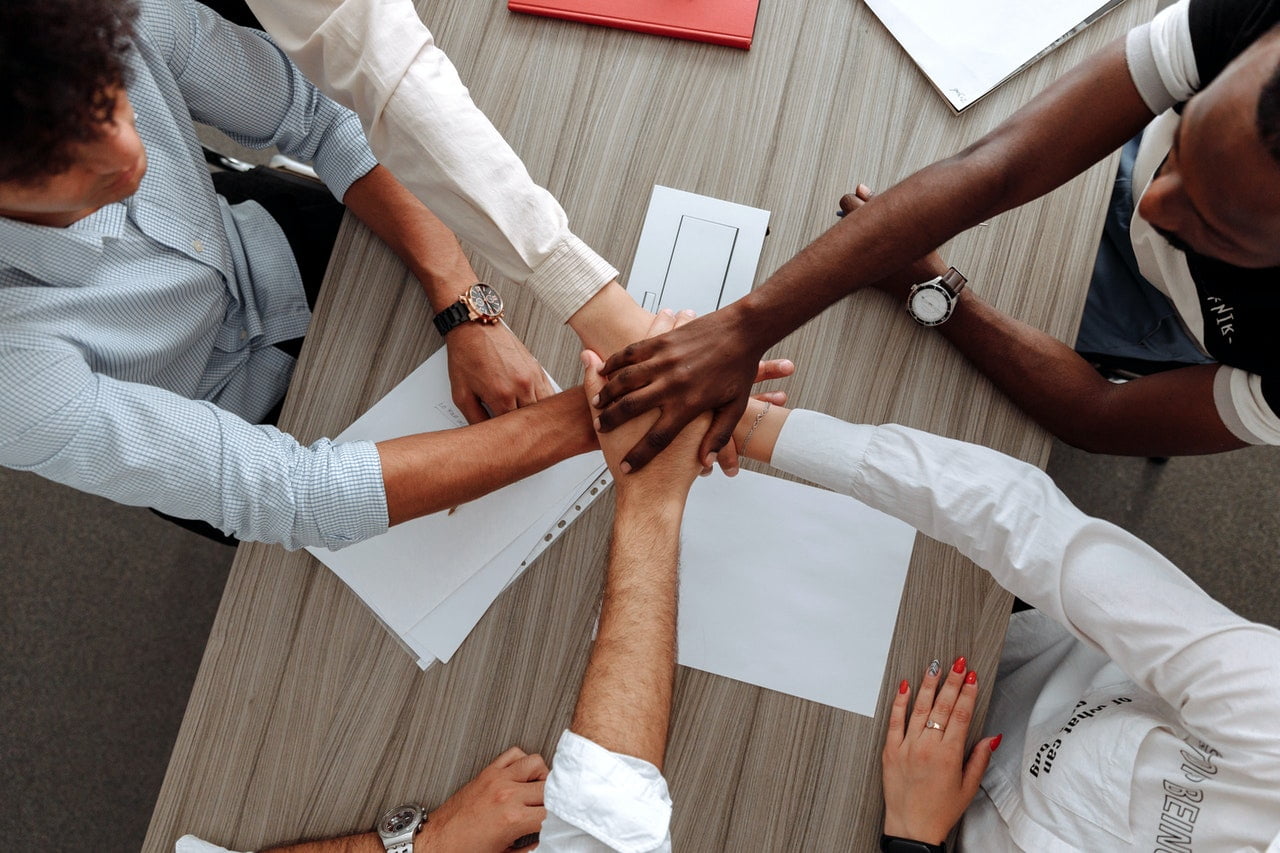 What Makes a Start-up Succeed? 1 Can you predict how well a start-up will do from the moment that it launches? Not really, as this can be one of the most unpredictable forms of business and many start-ups do close. However, there are some things that start ups can do to try to foster success from the get-go. Here are some of those key factors that all businesses should try to include in their start up phase if they wish to foster success.