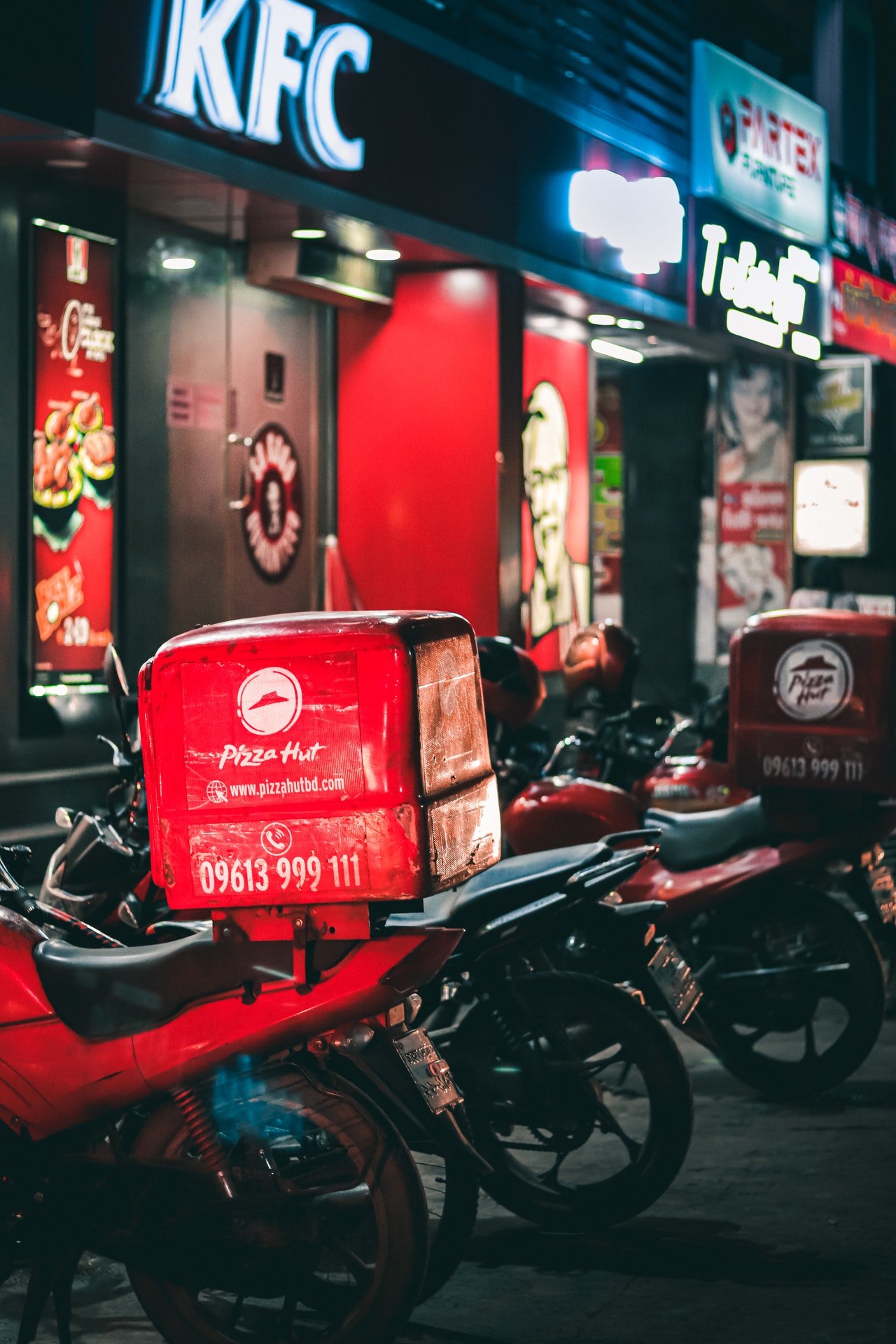 5 Sound Reasons A Franchise Could Be A Great Business Choice 1 McDonald's, Merry Maids, Dunkin’ Donuts are some of the most famous and successful franchises around. Indeed, there are a great many benefits to choosing a franchise over another kind of business. Keep reading to discover what they are.