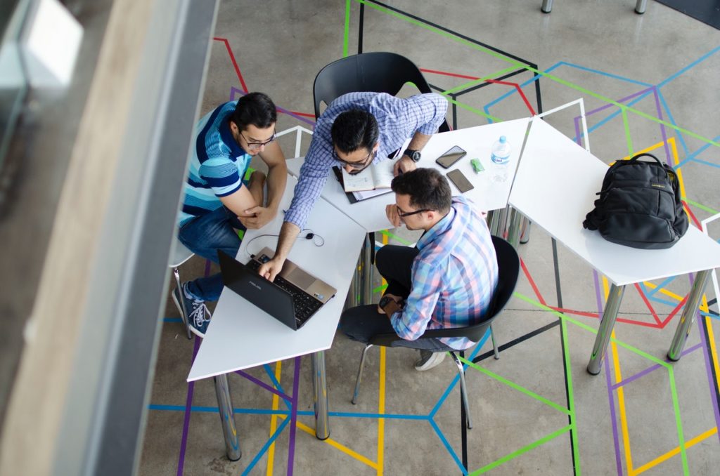 Successful entrepreneurs seldom do it alone 2 Successful entrepreneurs