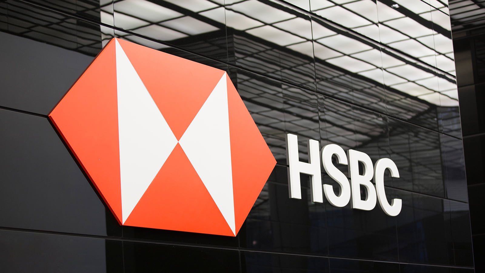 Silicon Valley Bank Collapses: UK Arm Bought by HSBC for £1 1 Following the collapse of Silicon Valley Bank and Signature Bank, HSBC has bought the UK arm of Silicon Valley Bank for a nominal £1 to secure depositors' money.