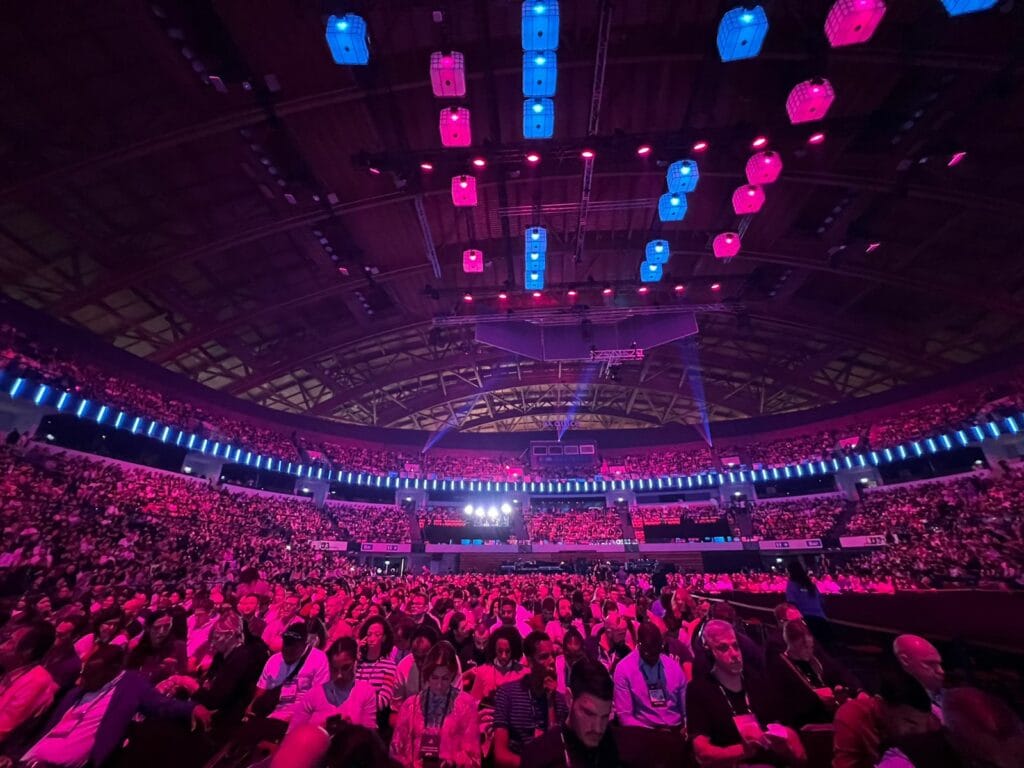 How the stage looks like on The Opening Night? Eva Rosa Santos is reporting from the Web Summit Lisbon- a Safe Hub for Innovations and Women in Tech