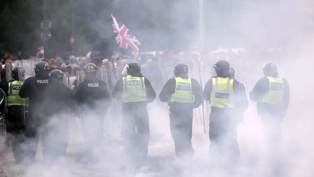 Social Media Under Scrutiny for Smock and Mirror Tactics to Spread Misinformation and UK Riots 1 Social media platforms under scrutiny for their smock and mirror tactics spreading misinformation and their potential role in the recent UK riots.
