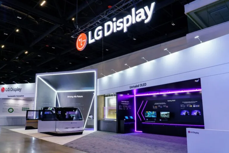 Next-Generation Display Technologies Set to Revolutionise Gaming and Automotive Sectors 2 Innovative OLED display advancements revolutionise gaming and automotive sectors with exceptional brightness and energy efficiency, reshaping visual experiences.