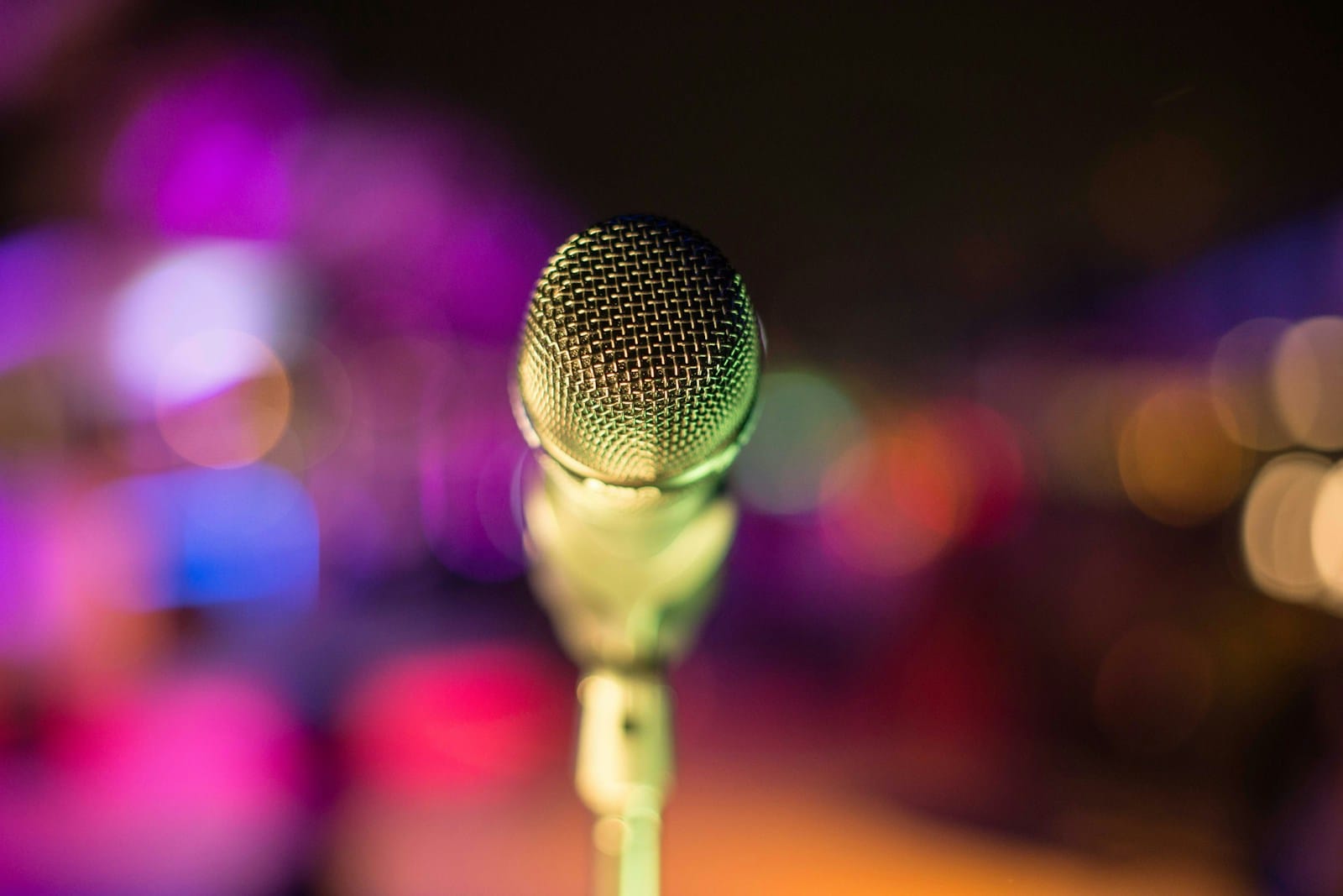 From Hollywood to HR: Why AI Voices Are Becoming a Corporate Staple 1 grey microphone with lights in bokeh photography